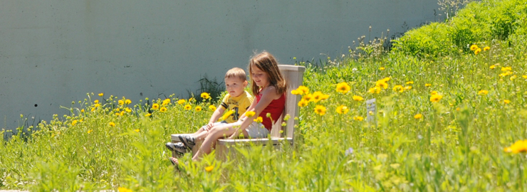 Children enjoying the Nature Boardwalk at Lincoln Park Zoo, a WRD Environmental project